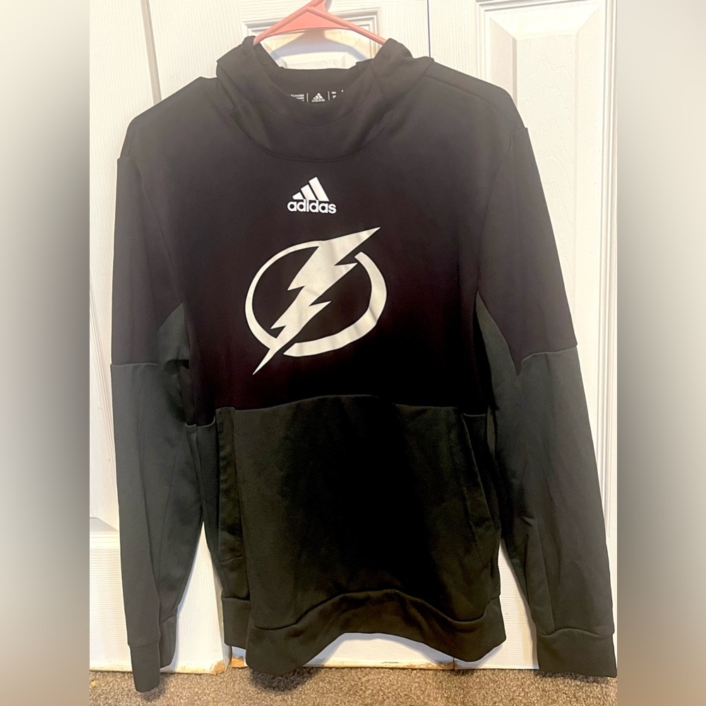 Black Adidas men’s size medium Tampa Bay Lightning hoodie